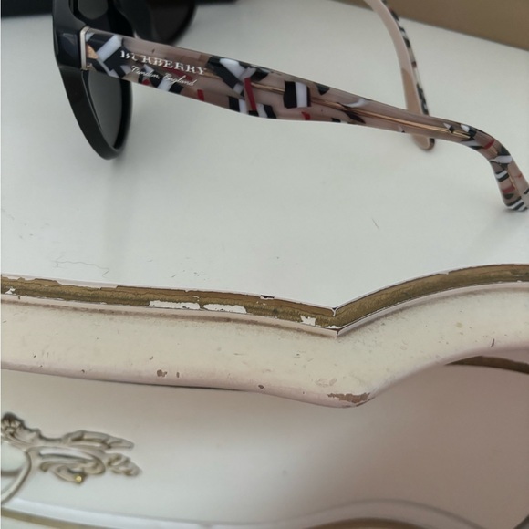 Burberry Sunglasses - Picture 3 of 4